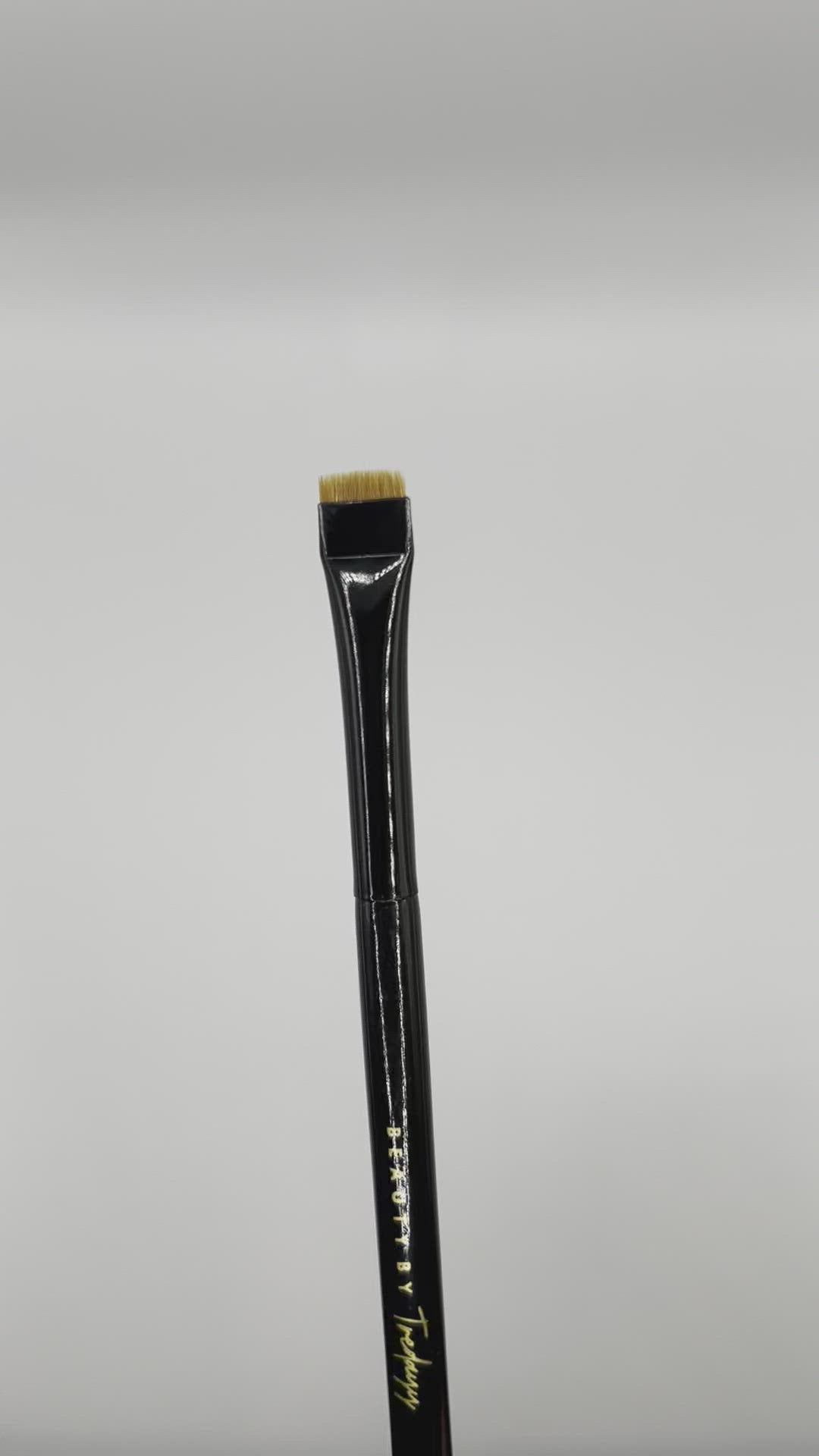 Trixie Cosmetics P-01 Small Flat Definer Brush